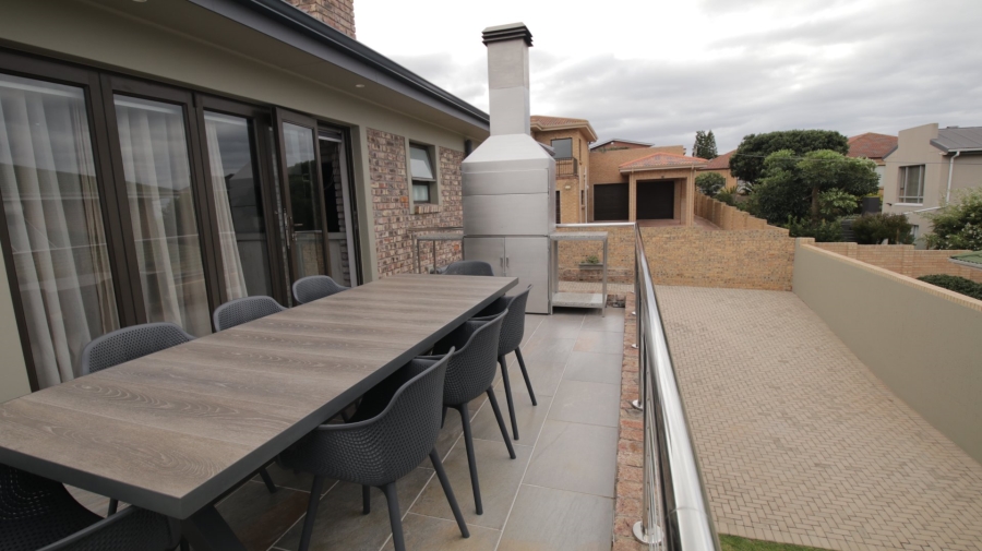 5 Bedroom Property for Sale in Dana Bay Western Cape